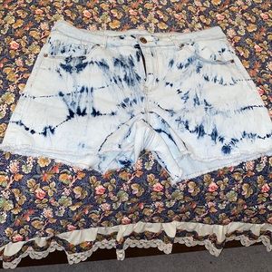 Super cute Hydraulic jeans shorts Sz 16 in EUC, light blue, dark blue tie dye